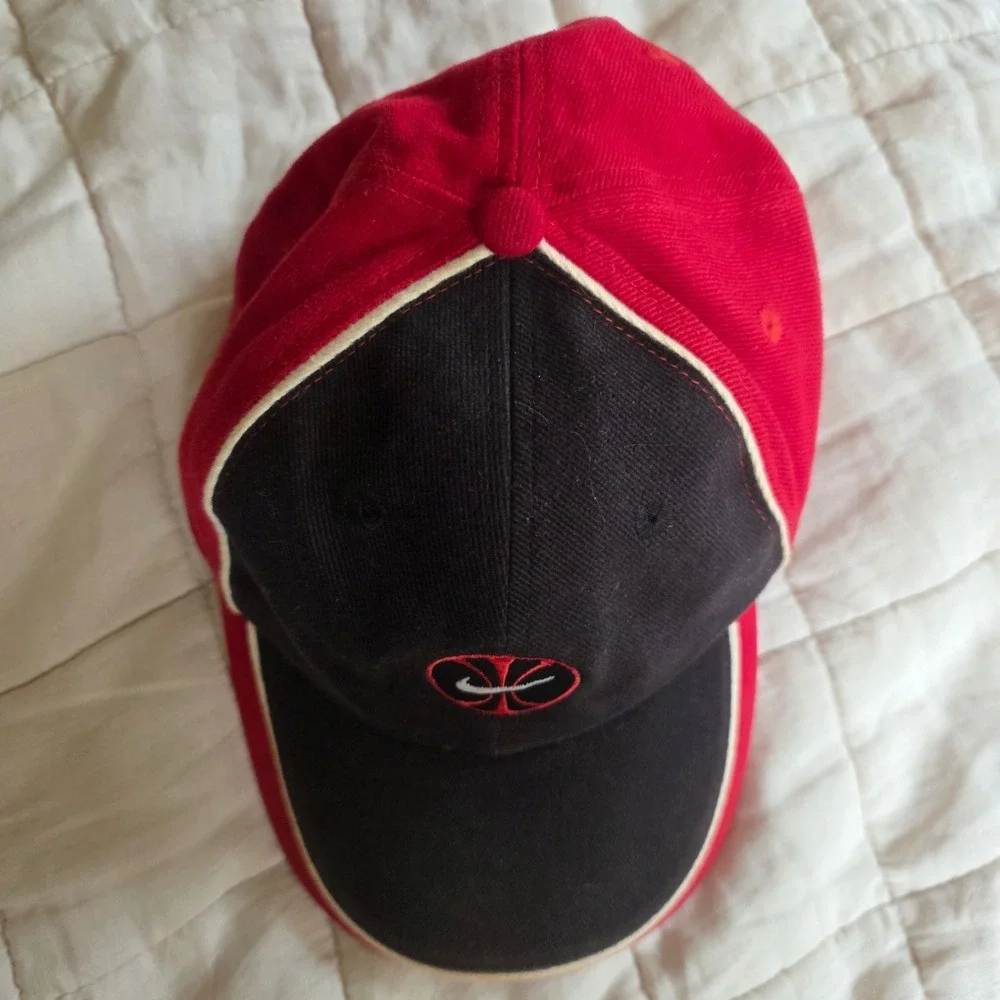 Vintage 1990's Nike Baseball Cap Unisex OSFA Black Red Basketball Swoosh Hat